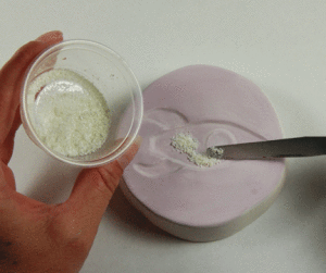 Rocket with glow powder and frit